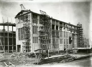 1914 - Începutul Primului Război Mondial în septembrie 1914 a marcat o ruptură bruscă în istoria Saint-Gobain