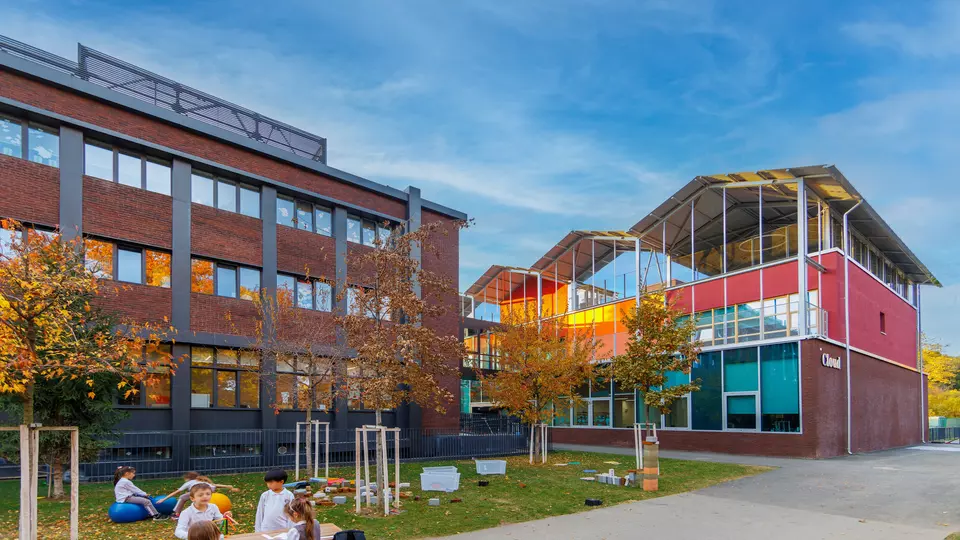 Cambridge School of Bucharest - Cloud Building